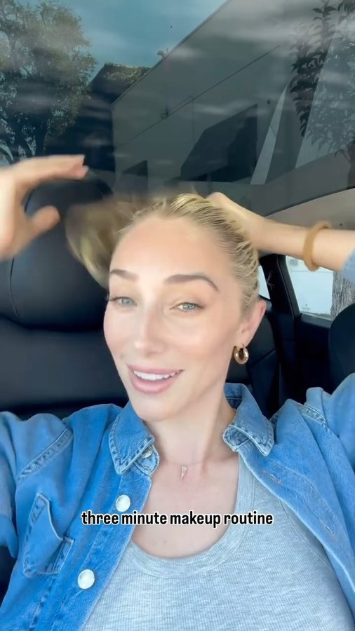 Instagram post by @auroraculpo for DOLCE GLOW. Caption reads: [...] car makeup routine using @iliabeauty....