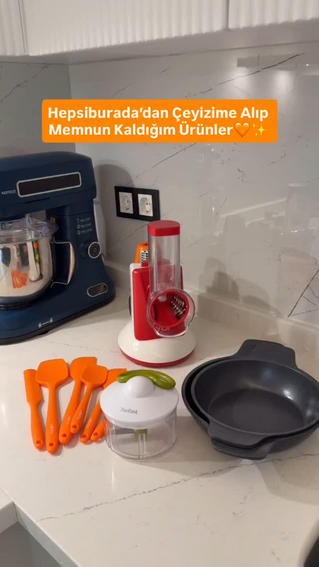 Instagram post by @ceydacevikblog_ceyiz for hepsiburada. Caption reads: “İyi ki almışım” diyeceğin pratik çeyiz ürünleri....