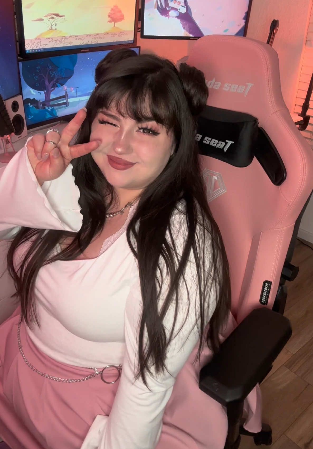 TikTok post by @thepeachykat for AndaSeat. Caption reads: [...] throne 💗🎮 comfy and cute? yes pls 😍....