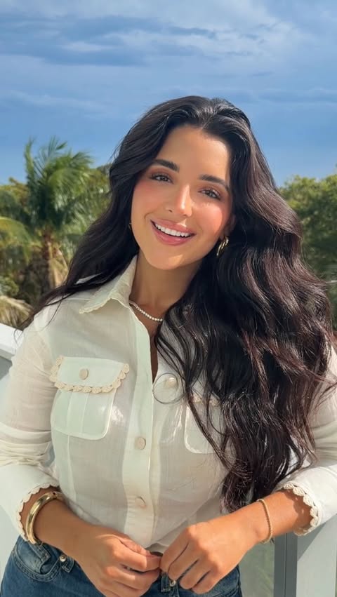 Instagram post by @isaknows for Crest. Caption reads: #CrestPartner #Ad A fresh smile just hits [...].