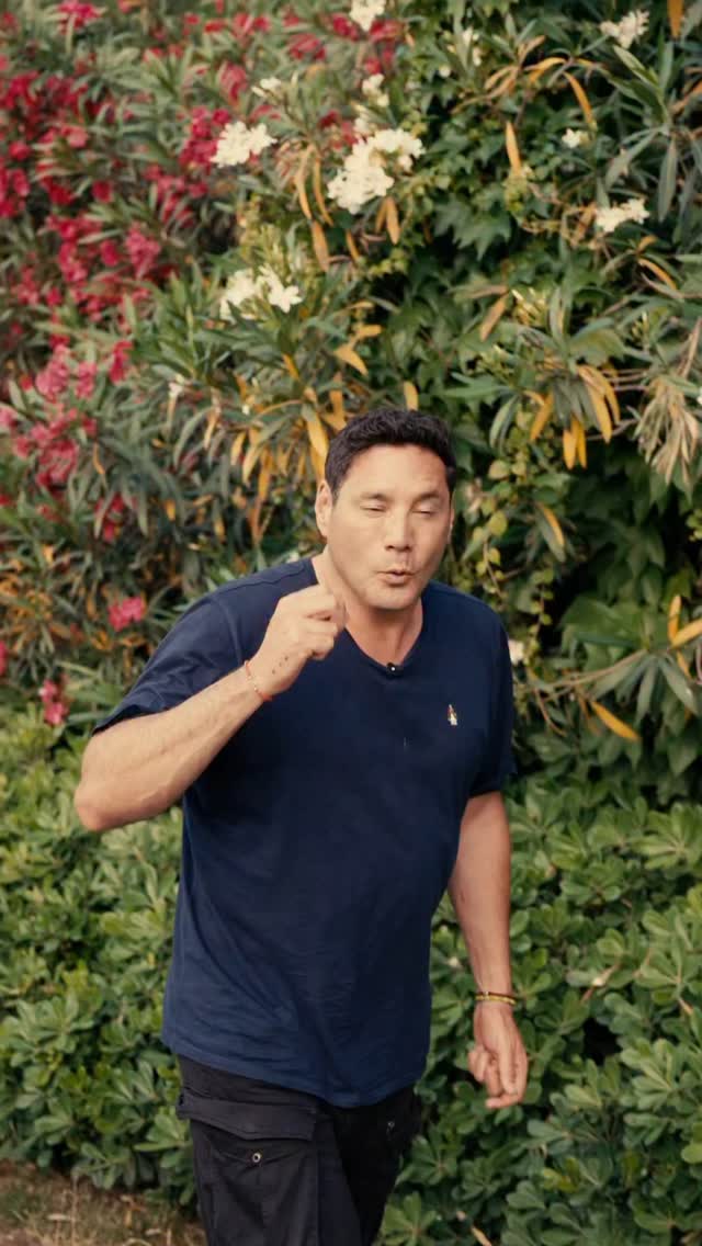 Instagram post by @franciscosaavedr for LATAM Airlines. Caption reads: ¿Y si tuvieras que hacer las maletas hoy mismo? ¿A....