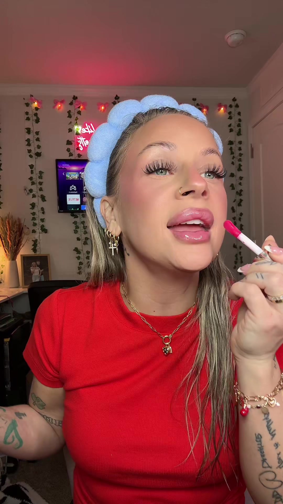 TikTok post by @bbylaceyxoxo for IT Cosmetics. Caption reads: merry crisis eve ❤️ @IT Cosmetics @Huda Beauty....