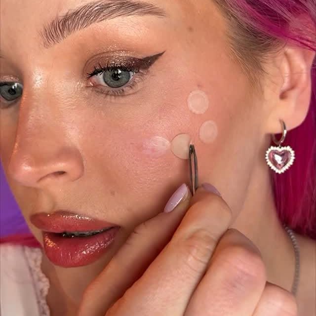 Instagram post by @inchidris for Hero Cosmetics. Caption reads: [r e k l a m a] najlepsze plastry na wypryski....