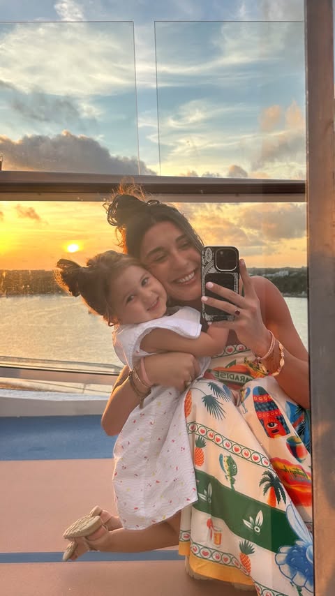 Instagram post by @brookebodey for ENML Toothpaste Tabs. Caption reads: Morning routine with ENML 🎄🧚🏽‍♀️💞✨🤎@ENML

I....