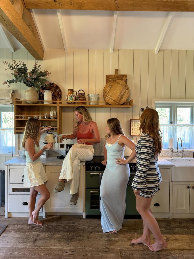 Instagram post by @matildabeaa for BLACKBOUGHSWIM. Caption reads: [...] stay with my best girls & @blackboughswim....