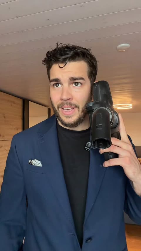 Instagram post by @danihutti for AcadeMe AG. Caption reads: Simmer vollzählig 🙋‍♀️🙋🏽‍♂️🙋🏽....