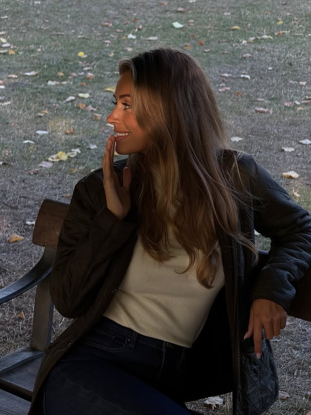 Instagram post by @juliebujakewitz for Gina Tricot. Caption reads: [...] boots & skinny jeans Advertisement w.....