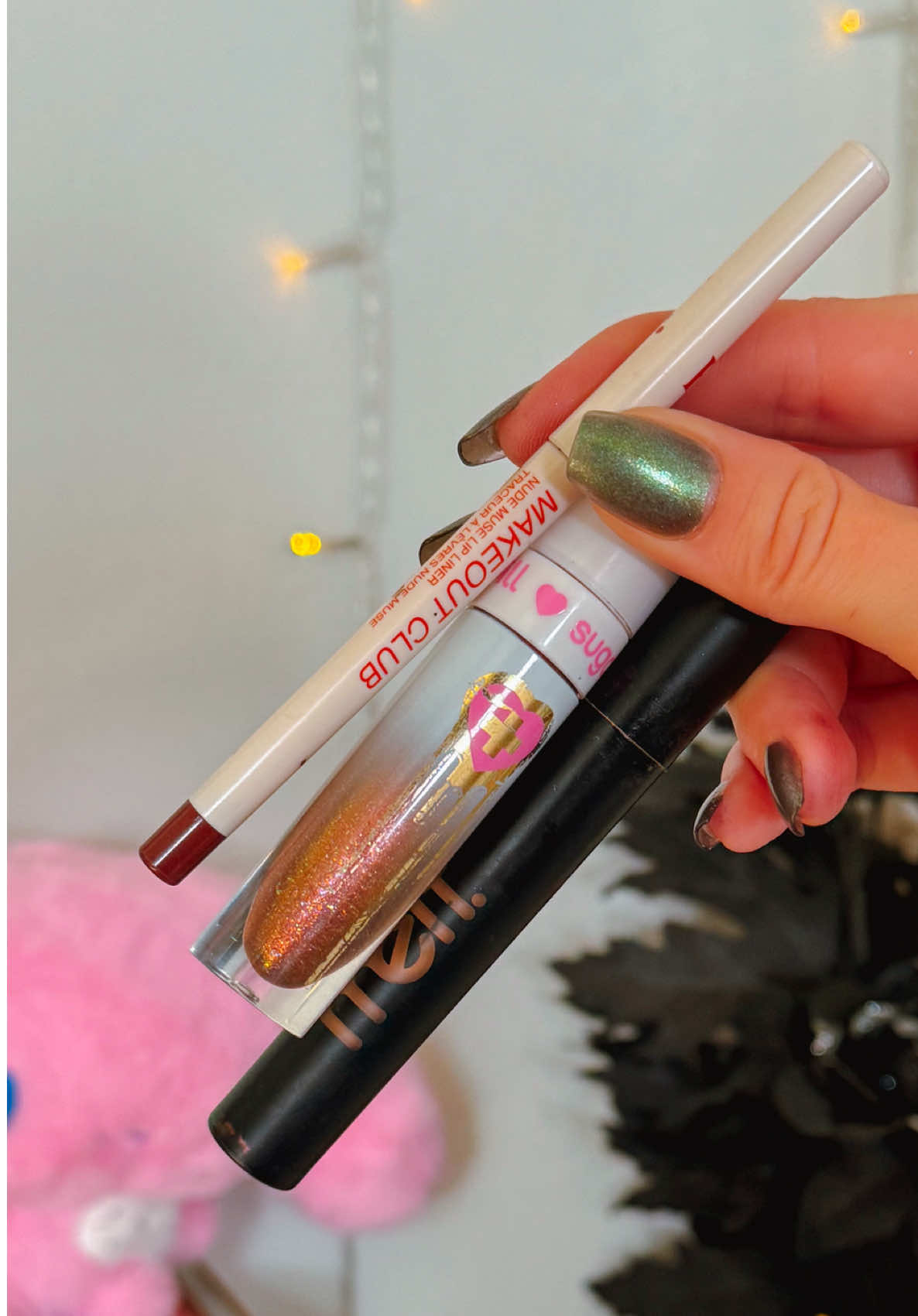 TikTok post by @battybean_ for Freck Beauty. Caption reads: lip combo🍂 @Freck Beauty 06 pencil*....