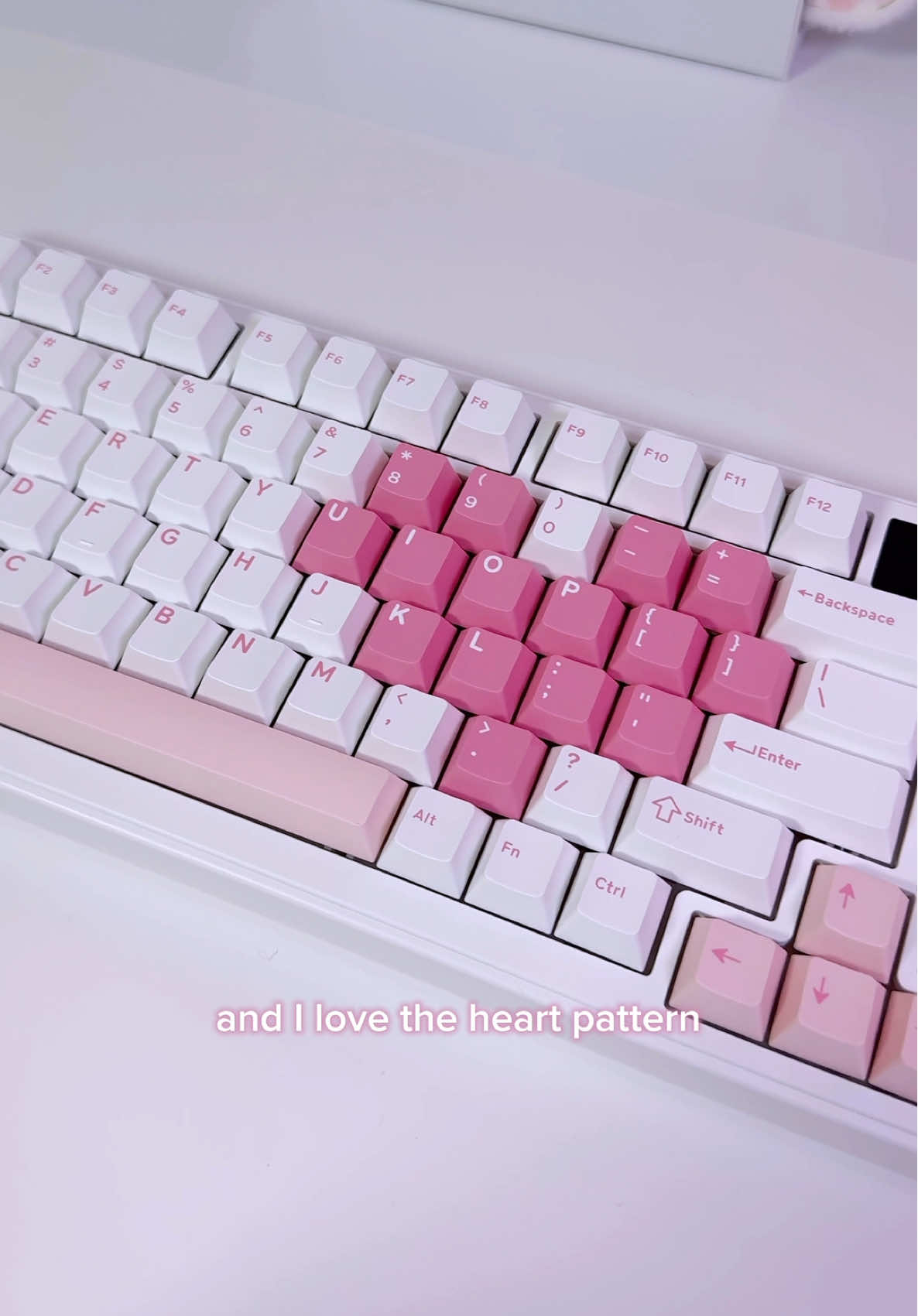 TikTok post by @luv2jna for YUNZII. Caption reads: [...] this keyboard — link in my bio ˚ʚ♡ɞ˚ @YUNZII....