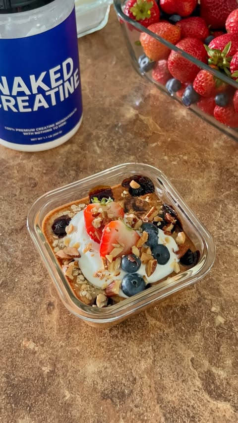 Instagram post by @kathyfitandwell for Naked Nutrition. Caption reads: [...] powder 1/2 cup milk cinnamon 5g Naked....