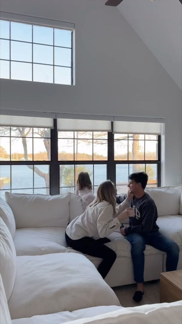 Instagram post by @yeahitsema for Graywind. Caption reads: [...] for a new and beautiful year is with....