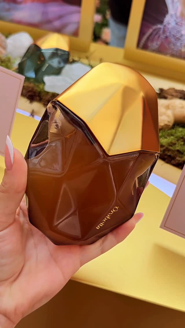 Instagram post by @anny.isl for Orebella. Caption reads: [...] at Mall of the Emirates to explore @orebella....