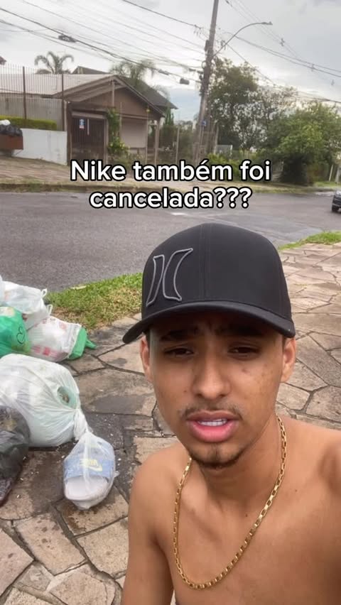 Instagram post by @brun051 for Havaianas. Caption reads: @havaianas arrastou todo mundo 😂.