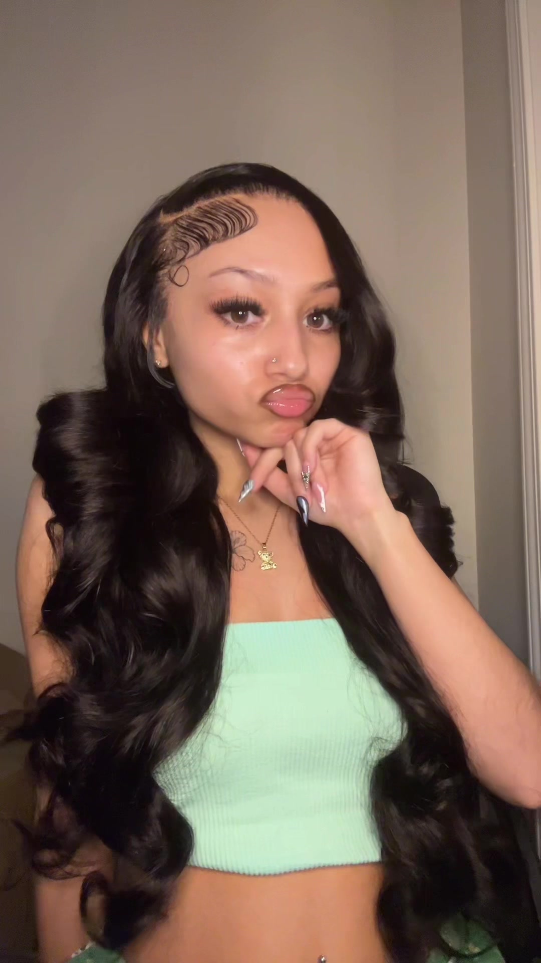 TikTok post by @iluvririii for Pizazz Hair. Caption reads: 💋 extra 25% off code :𝐓𝐓𝟐𝟓 ! 𝐂𝐲𝐧𝐨𝐬𝐮𝐫𝐞....