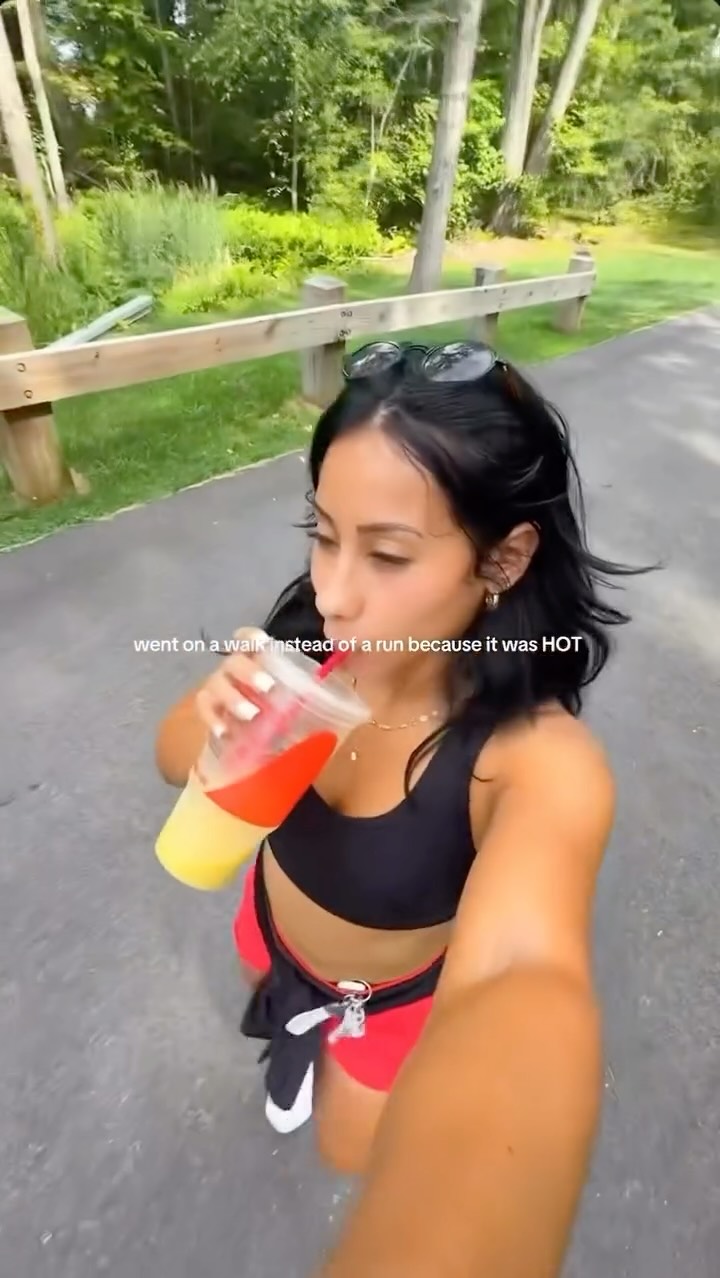 Instagram post by @juanafitt for Smoothie King. Caption reads: This summer has been way too HOT, thank you....