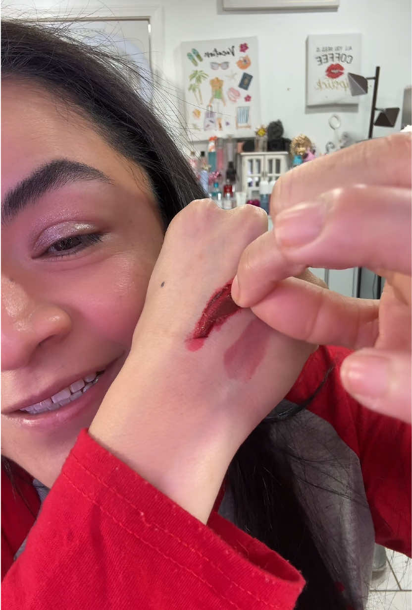 TikTok post by @viryescalantec for iMethodBeauty. Caption reads: Respuesta a @beresosl tinta para labios 👄  . . .....