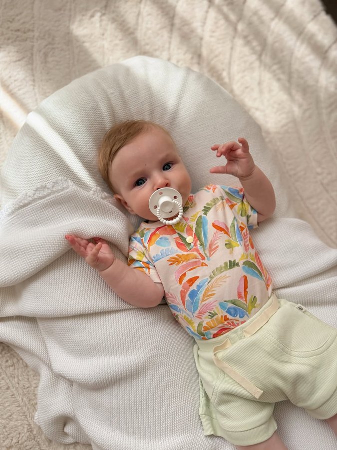 Instagram post by an influencer for Snuggle Hunny. Caption reads: How fun is this @snugglehunnykids outfit for....