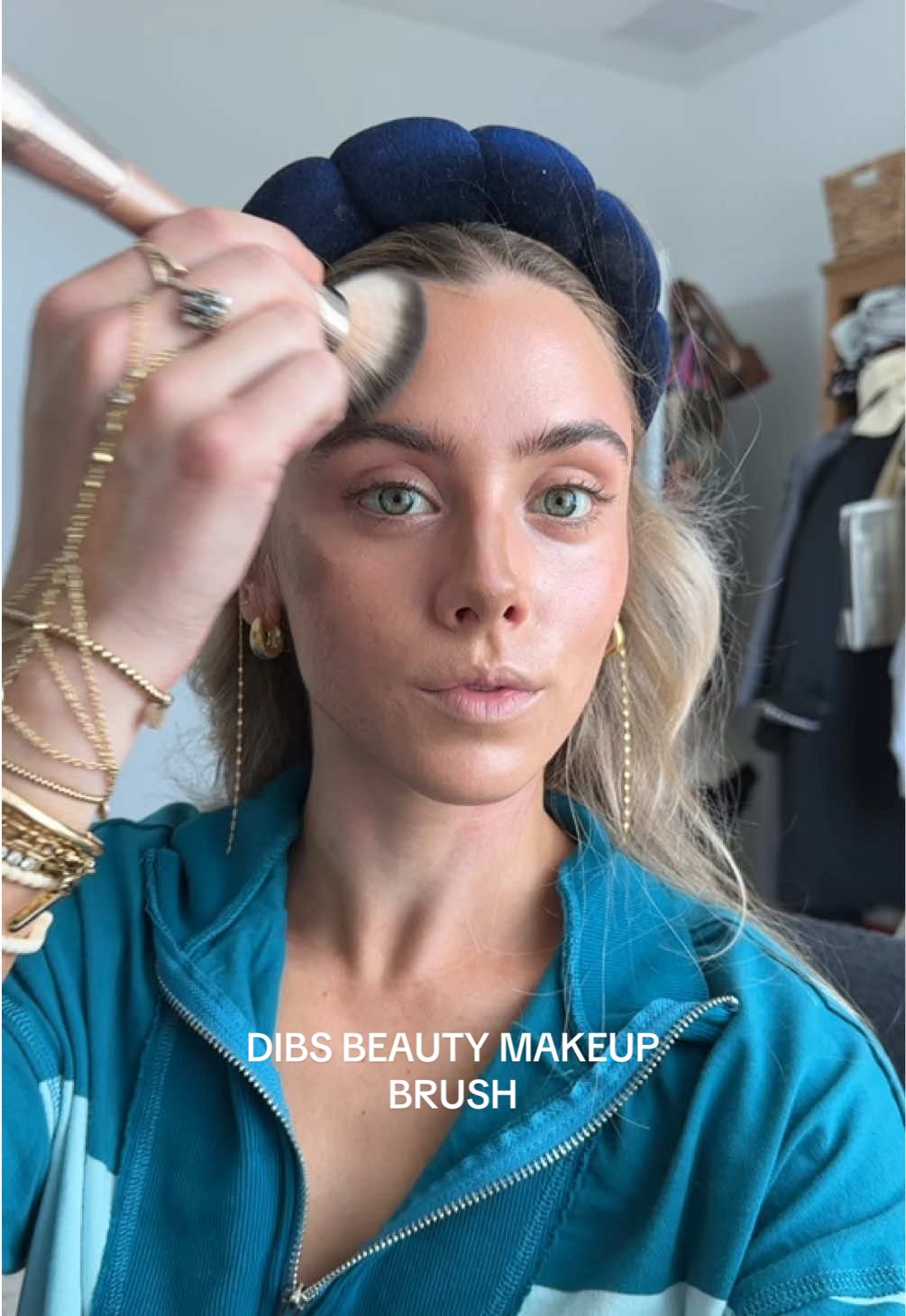 TikTok post by @sloanevosen for DIBS Beauty. Caption reads: [...] #powderbrush @DIBSBEAUTY.
