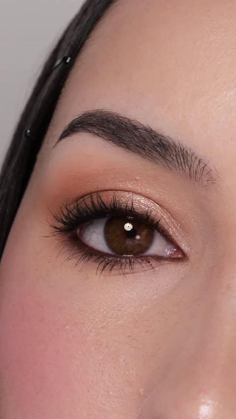 Instagram post by @ashleykaylamakeup for Natasha Denona Beauty. Caption reads: Summer Smoky Eye☀️ Using the @natashadenonabeauty....