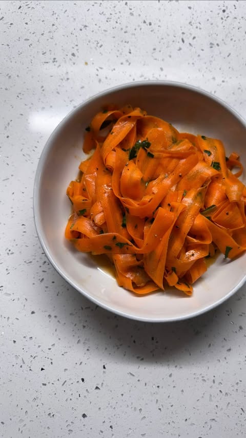 Instagram post by @danicolexx for Aprilskin. Caption reads: [...] hydrating carrot salad, for outside....