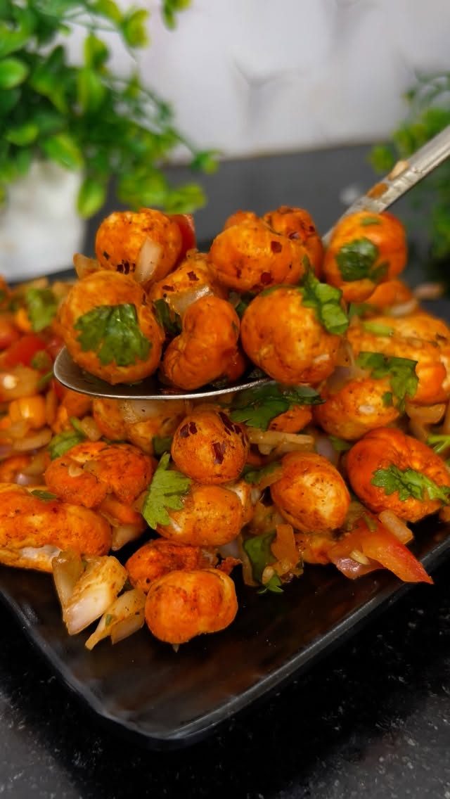 Instagram post by @abs_kitchenn for Akshayakalpa Organic. Caption reads: 💥💢Quick and easy makhana Chat bhel 😋🤩 | Yummy....