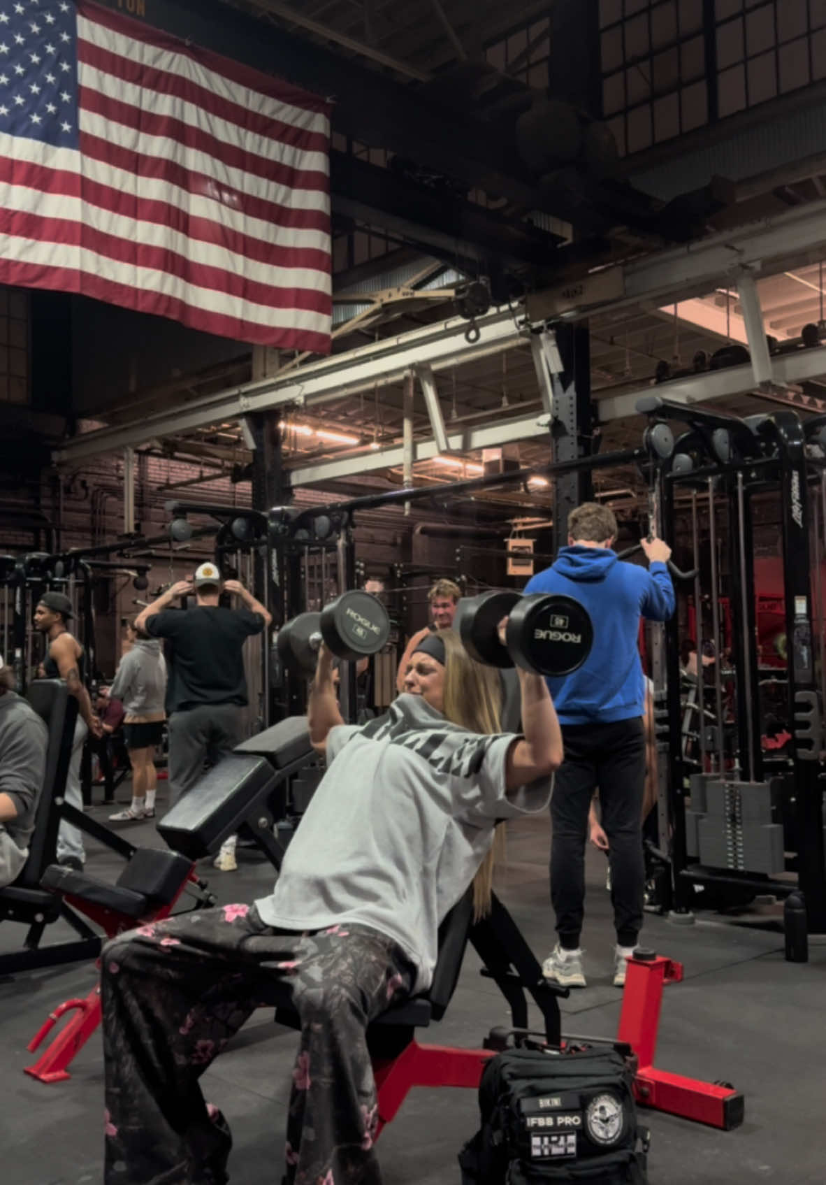 TikTok post by @sme_fit_ for Kontrolled Insanity. Caption reads: if your last rep doesn’t look like this go back to....