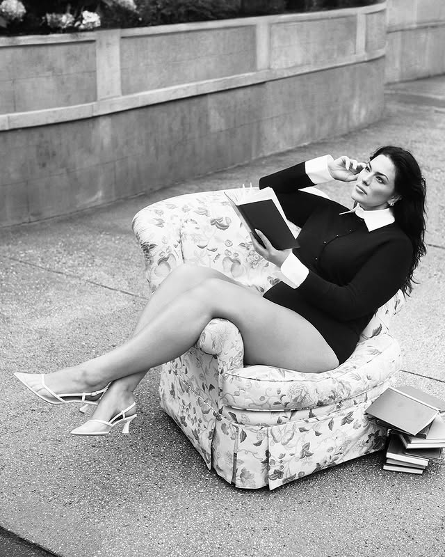Instagram post by @ashleygraham for STUART WEITZMAN. Caption reads: [...] hands behind a day like this with....