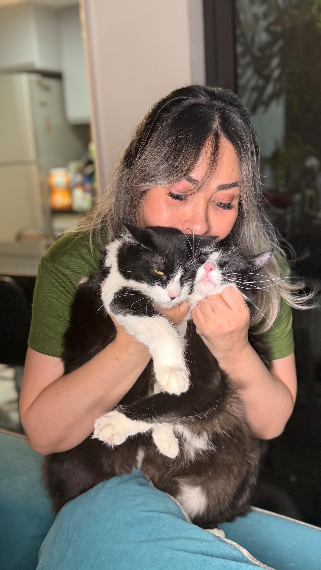 Instagram post by @g_a_b_s for Purina Pro Plan. Caption reads: Mis gatitos gemelos Fígaro y Felix ya casi cumplen....