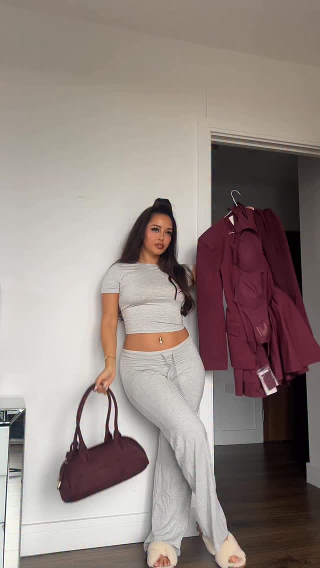 Instagram post by @xnegzx.x for Honeylove. Caption reads: Drown me in burgundy @honeylove 😍 50% OFF....