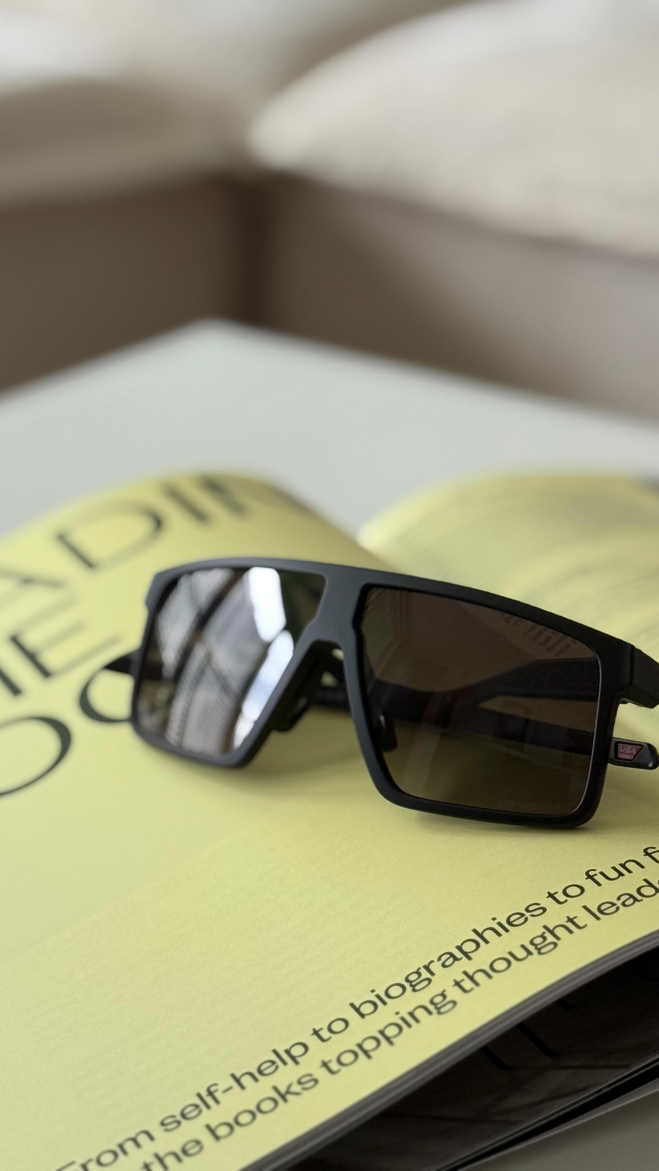 Instagram post by @itssomiamii for SmartBuyGlasses. Caption reads: The address for style and quality:....