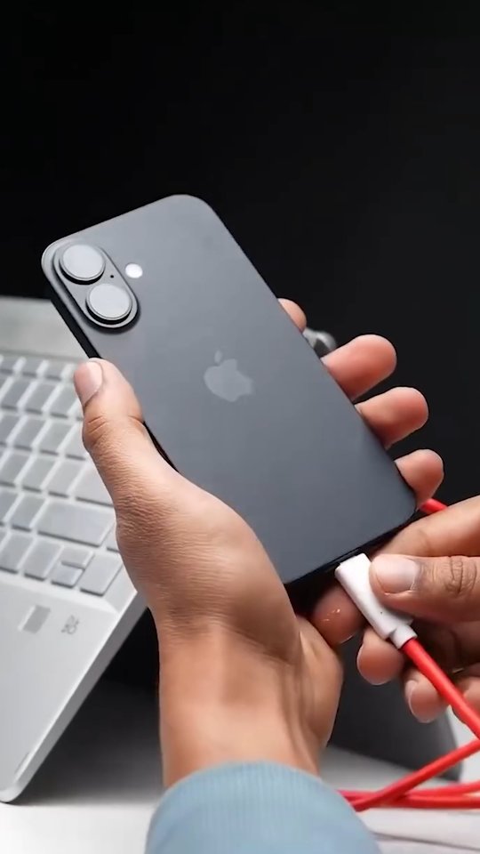 Instagram post by @powered_pixels for Wondershare. Caption reads: Must try New phone, no problem! 📱➡️💻 Switching....