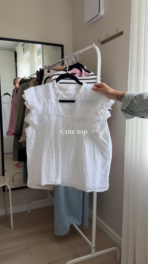 Instagram post by @useless_dk for LILYSILK. Caption reads: [...] ✨⁠ ⁠ [Advert/gifted items featured:....