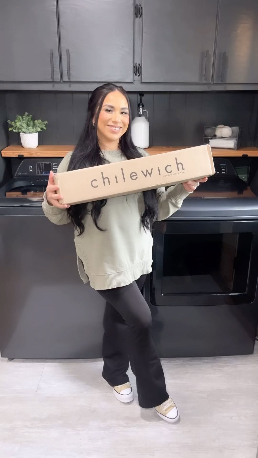 Instagram post by @jazminevaldivia for Chilewich. Caption reads: #ad I found the perfect rug four my laundry space!....