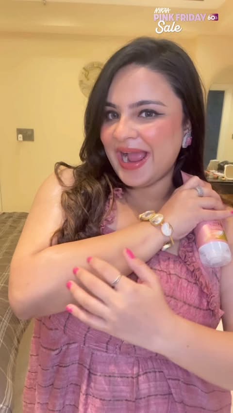 Instagram post by @smilingyourway for Vaseline. Caption reads: #AD
Can we take a moment for how GOOD Vaseline....