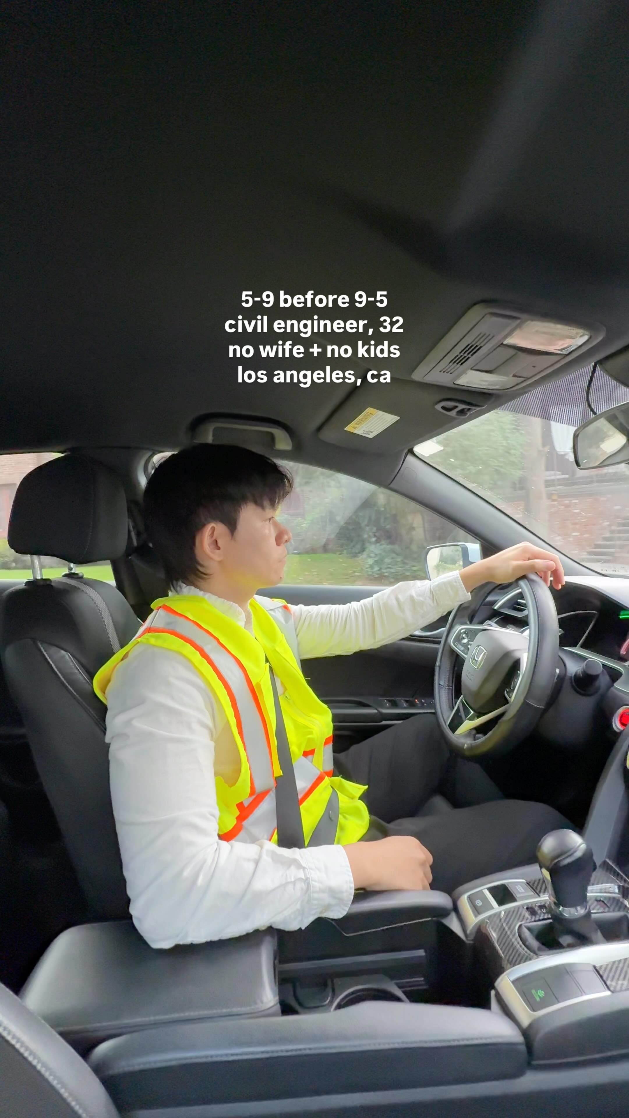 Instagram post by @maruurico for LunchEAZE. Caption reads: [...] have to deal with cold lunch anymore.....