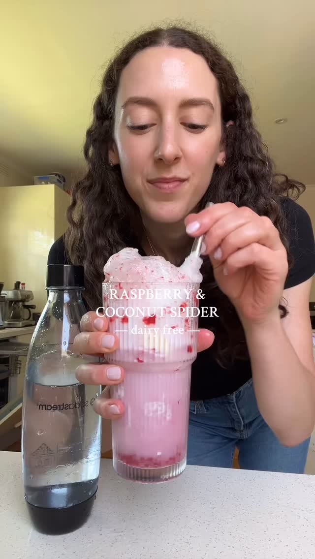 Instagram post by @ellitamar for SodaStream. Caption reads: Let’s create a classic Creamy Soda with a healthy....