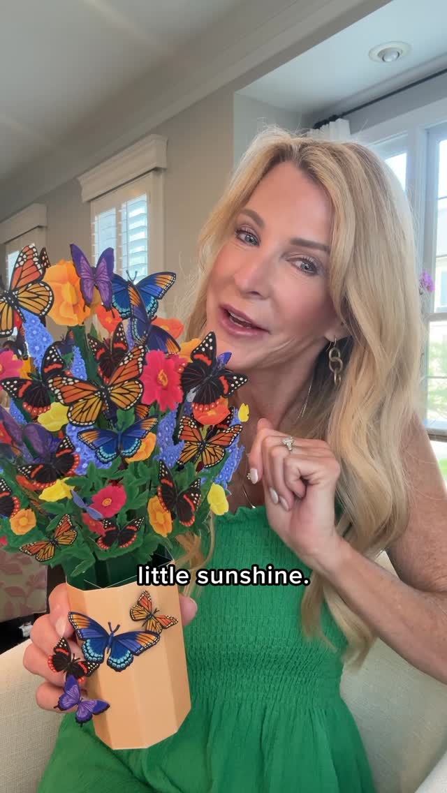 Instagram post by @joan_vassos for Lovepop. Caption reads: [...] pop-up cards and paper bouquets from....