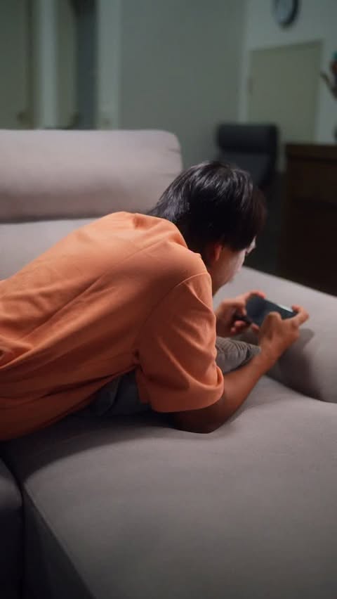 Instagram post by @ryanfahmibakery for Mobile Legends. Caption reads: Mak ni bukan mulut je, jari pun naik sama. Mana....