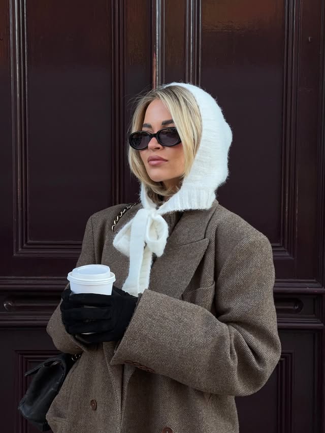 Instagram post by @laurenxwatsonnn for QUAY. Caption reads: [...] is complete without sunglasses imo....