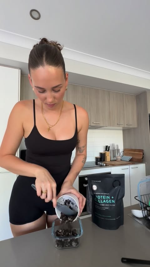 Instagram post by @flickhonan for Tropeaka. Caption reads: [...] 🤤 Using collagen protein from @tropeaka....