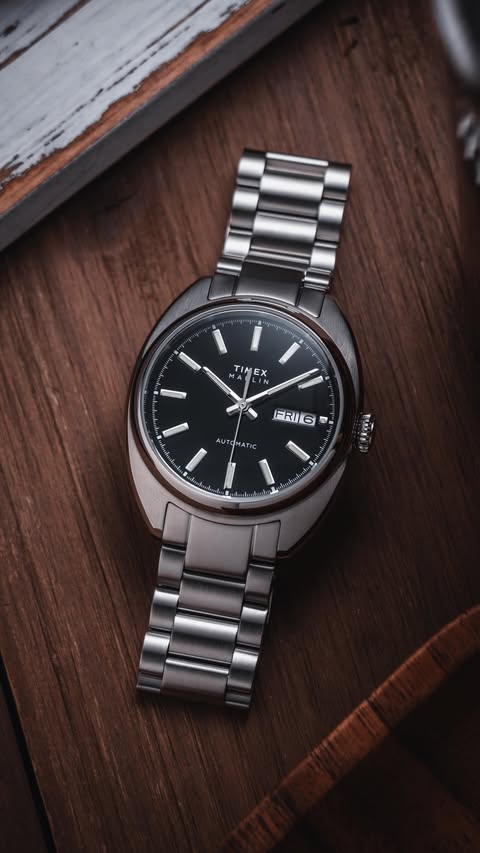 Instagram post by @averagewatches for Timex. Caption reads: [...] size 16.5cm / 6.5in for reference) ⌚️:....