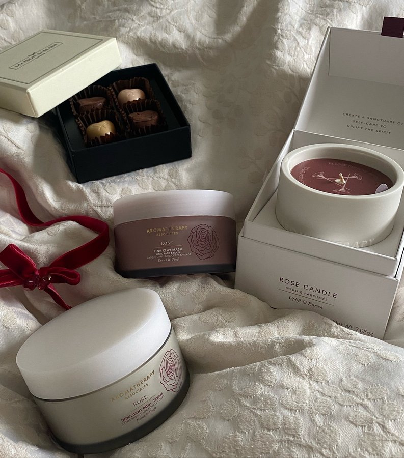 Instagram post by @staceydoesbeauty for Aromatherapy Associates. Caption reads: [...] Some very needed self-care with....