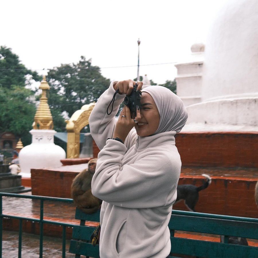 Instagram post by @indiraalaika for Fujifilm. Caption reads: Baru sadar, ternyata kalau kita hilang pun dunia....