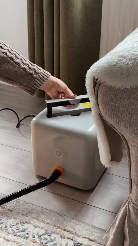 Instagram post by @sss.sophiie for Dupray. Caption reads: [...] using the Neat Plus Steam Cleaner™ by....