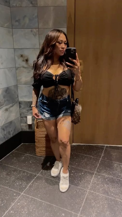 Instagram post by @heidex3 for Jeans Warehouse Hawaii. Caption reads: .