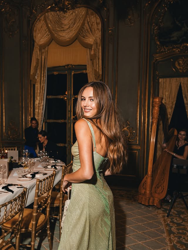 Instagram post by @niomismart for TUMI. Caption reads: 🌟 When @tumitravel and @clivedenhouse host a....