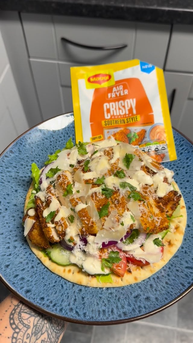 Instagram post by @sarah_cc_recipes for Degusta Box. Caption reads: Crispy chicken Caesar protein flatbreads for....