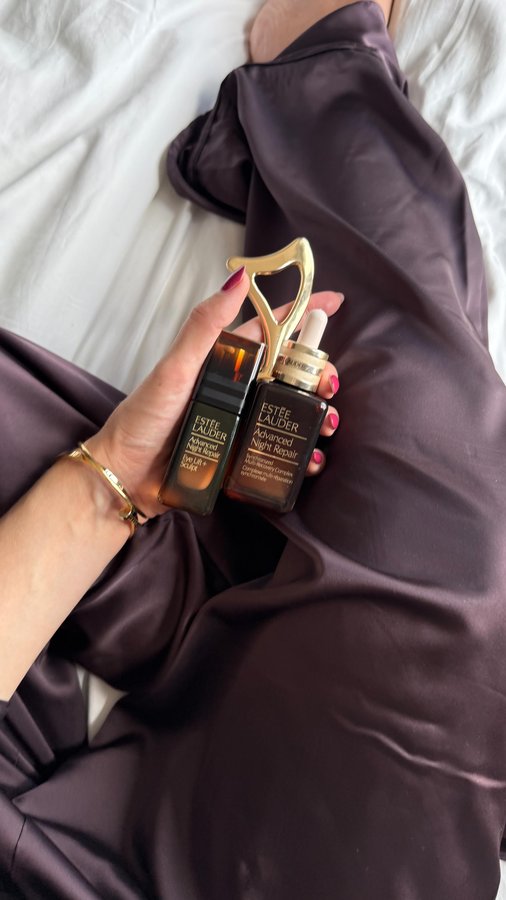 Instagram post by @daphisticated for Estée Lauder. Caption reads: Who needs 8 hours of sleep when you have the Estée....