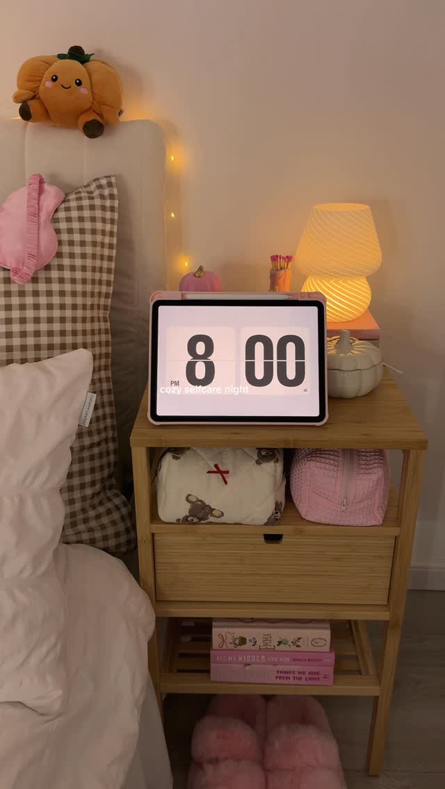 Instagram post by @kejtiejt for Omniluxled. Caption reads: Part of my wind-down ritual - Omnilux Contour Face....