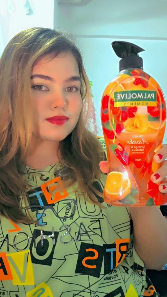 Instagram post by @theidyllicflower for Palmolive. Caption reads: Want a body wash that fully wakes you up? The....